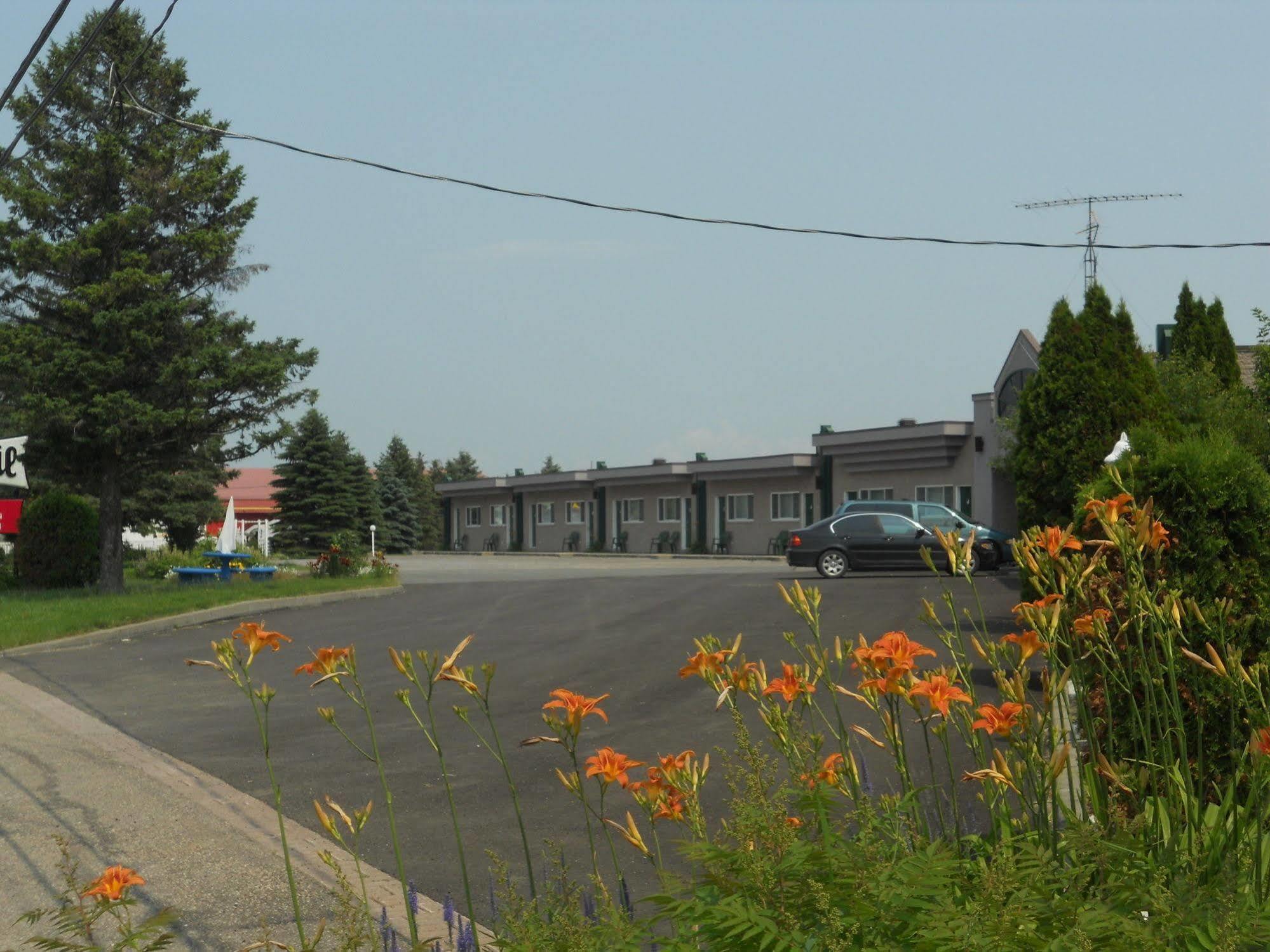 Motel Normandie Louiseville Eksteriør bilde